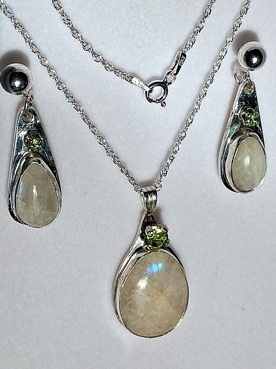 Sterline Silver Moonstone and Peridot Pendant and Earring Set