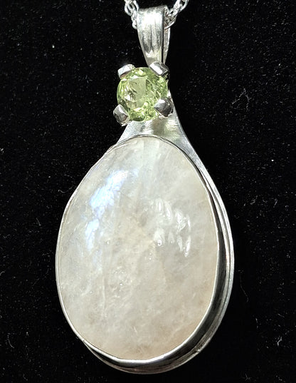 Sterline Silver Moonstone and Peridot Pendant and Earring Set