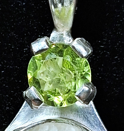 Sterline Silver Moonstone and Peridot Pendant and Earring Set